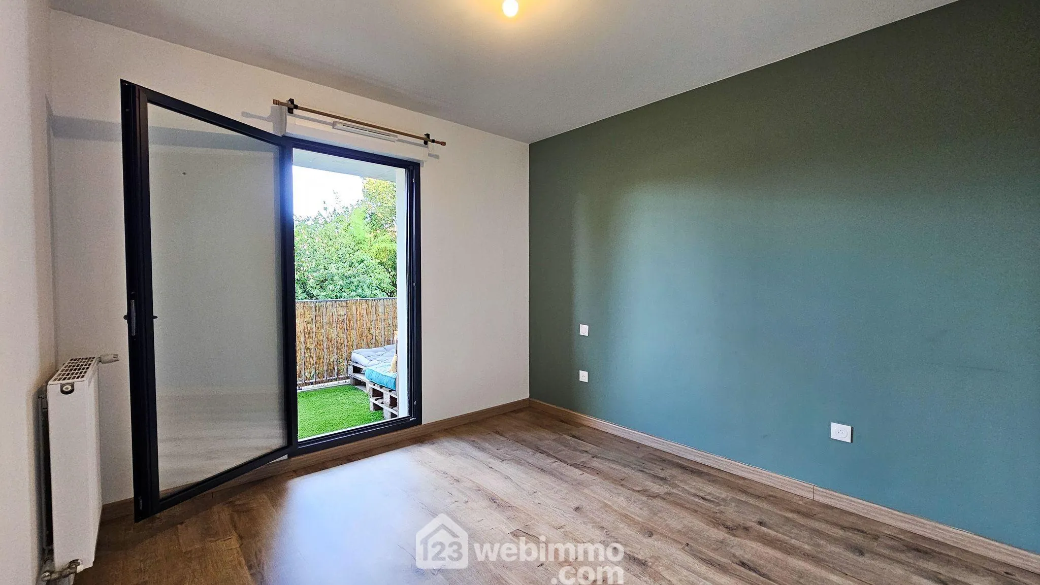 Appartement T2 récent de 43 m² à Mazères-Lezons avec terrasse et parking privé 