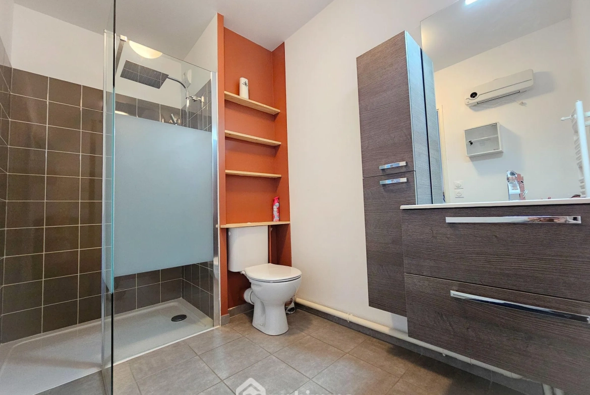 Appartement T2 récent de 43 m² à Mazères-Lezons avec terrasse et parking privé 