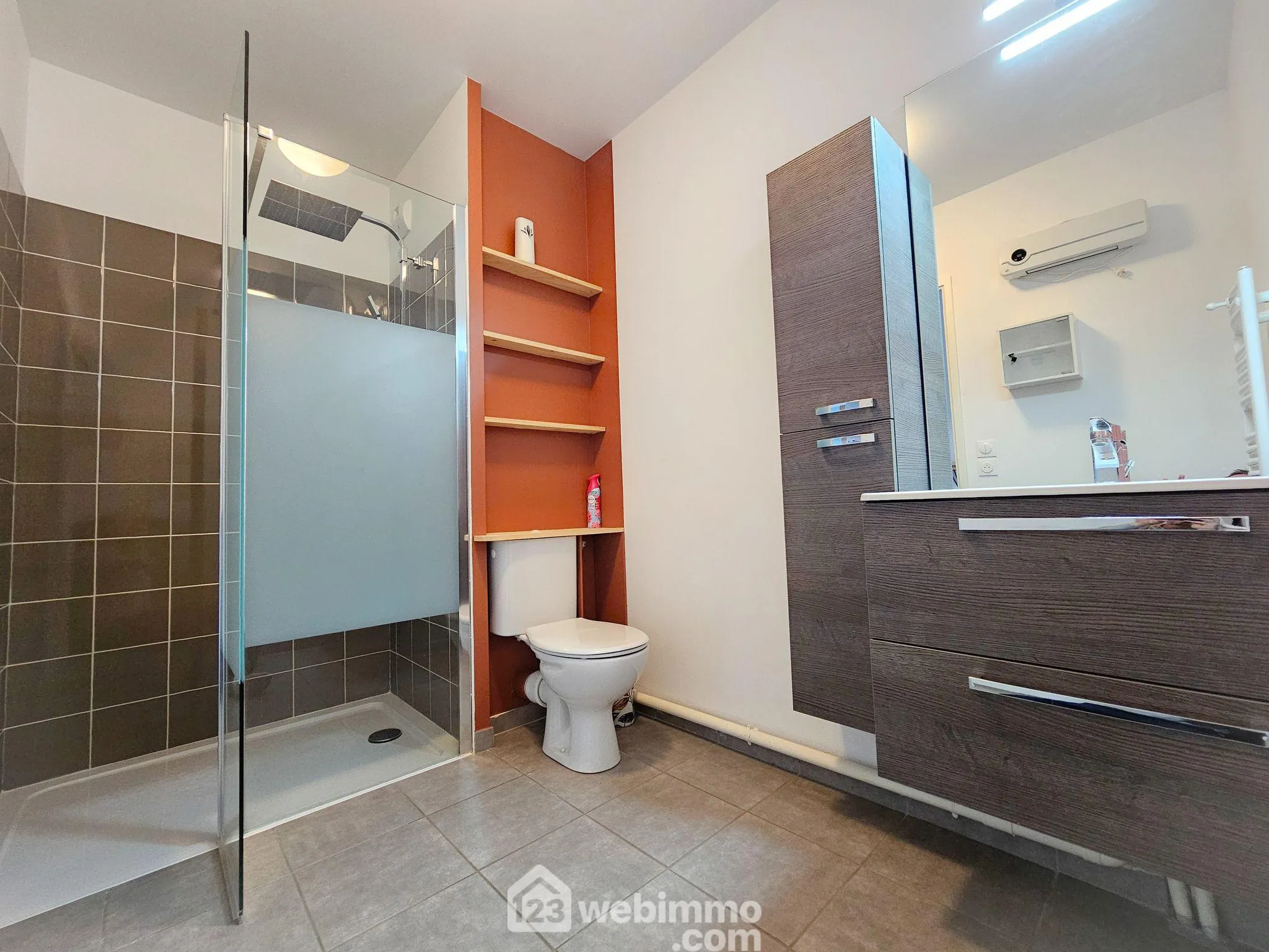Appartement T2 récent de 43 m² à Mazères-Lezons avec terrasse et parking privé 