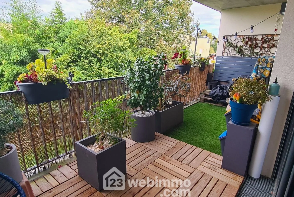Appartement T2 récent de 43 m² à Mazères-Lezons avec terrasse et parking privé 