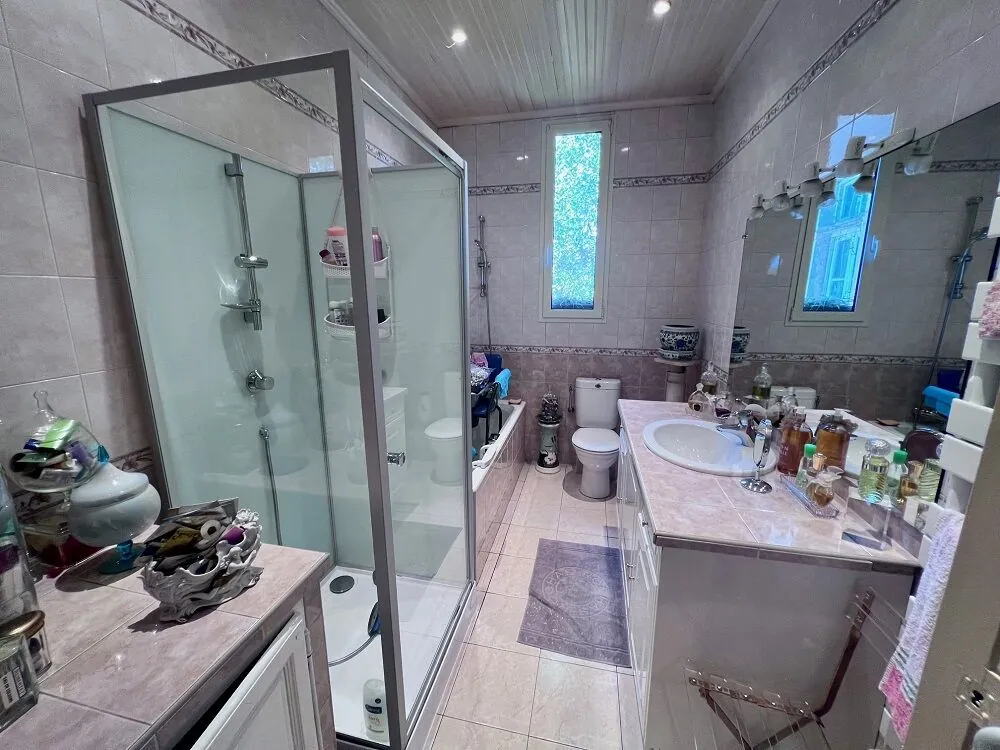 Appartement 3 pièces à vendre à Nice dans le quartier Bellet avec garage et vue mer 