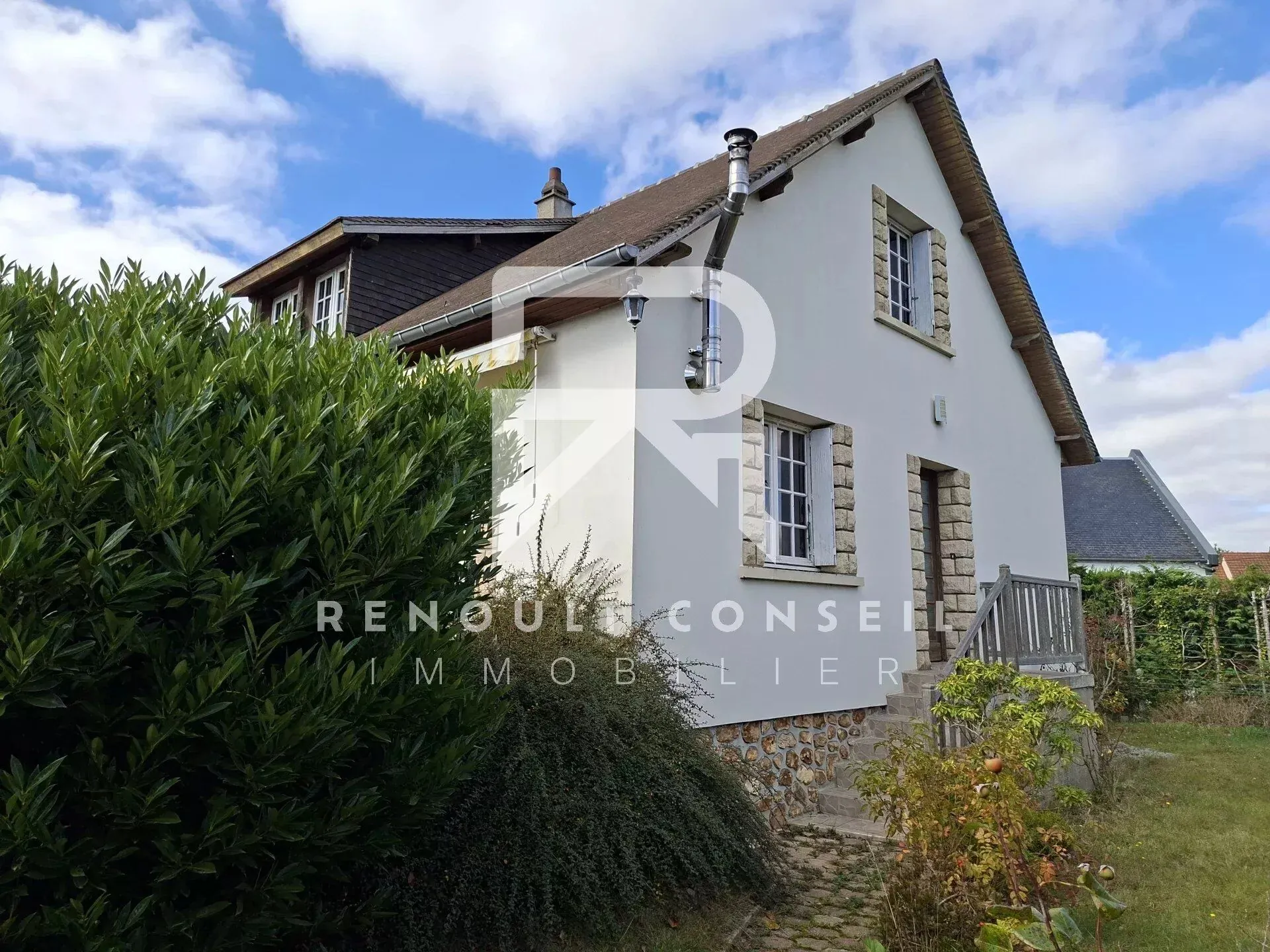 Joli pavillon traditionnel de 132 m² à Beaumont le Roger avec jardin clos 