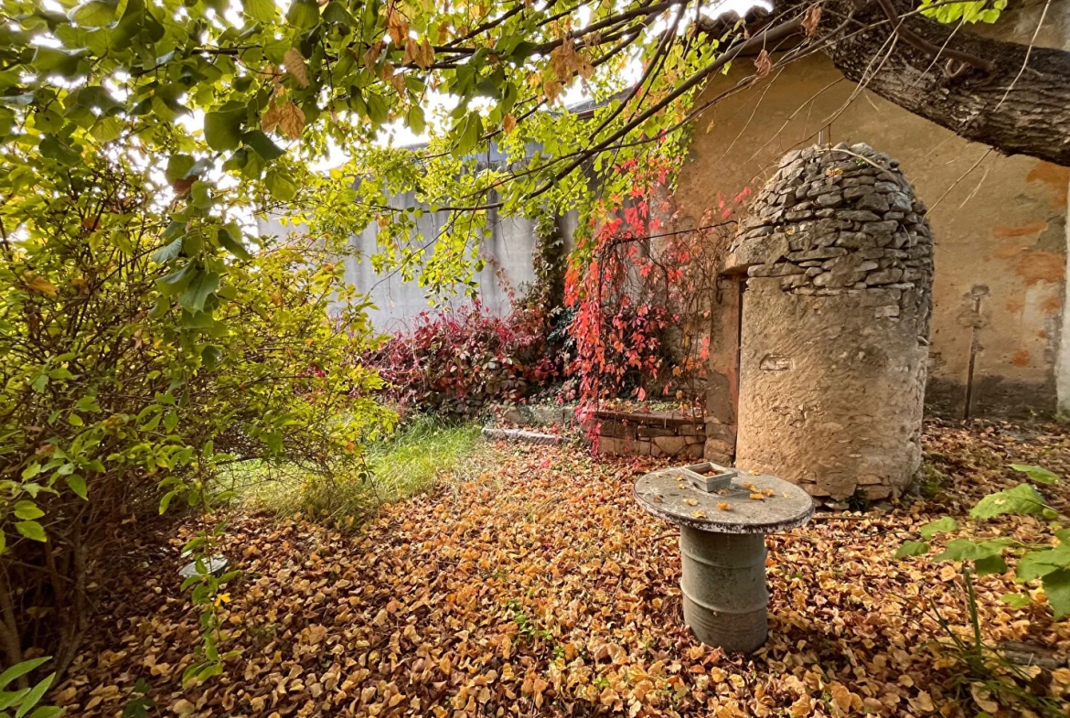 Villa à Apt de 153m² avec grand garage et terrain clos, idéal famille 