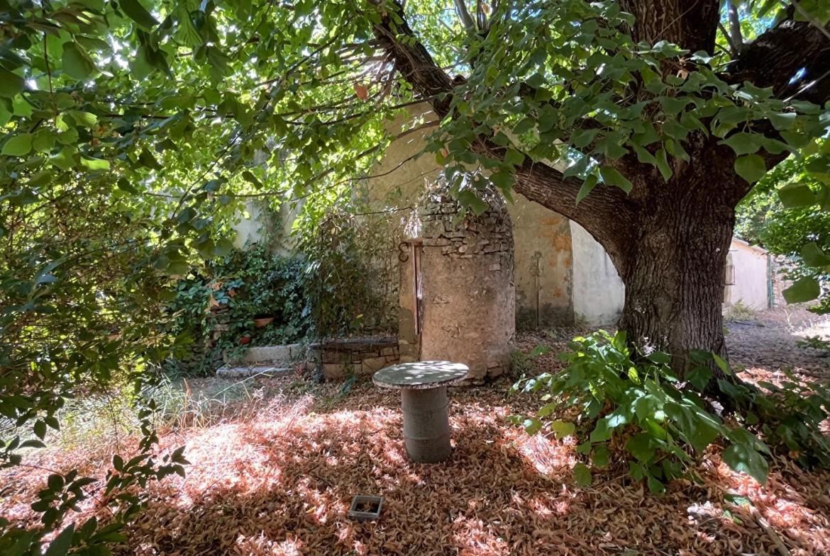 Villa à Apt de 153m² avec grand garage et terrain clos, idéal famille 