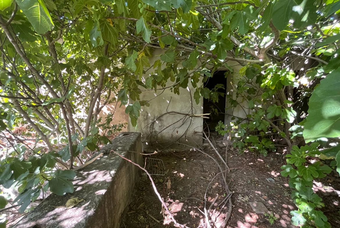 Villa à Apt de 153m² avec grand garage et terrain clos, idéal famille 