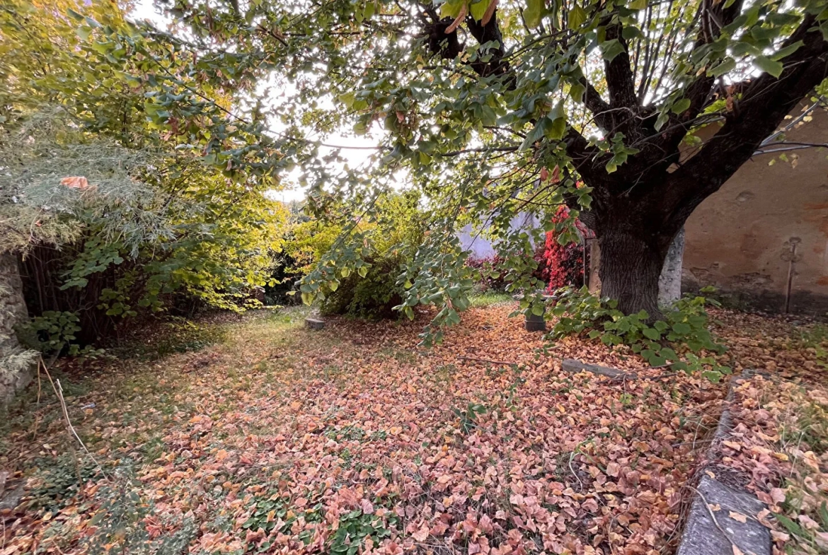 Villa à Apt de 153m² avec grand garage et terrain clos, idéal famille 
