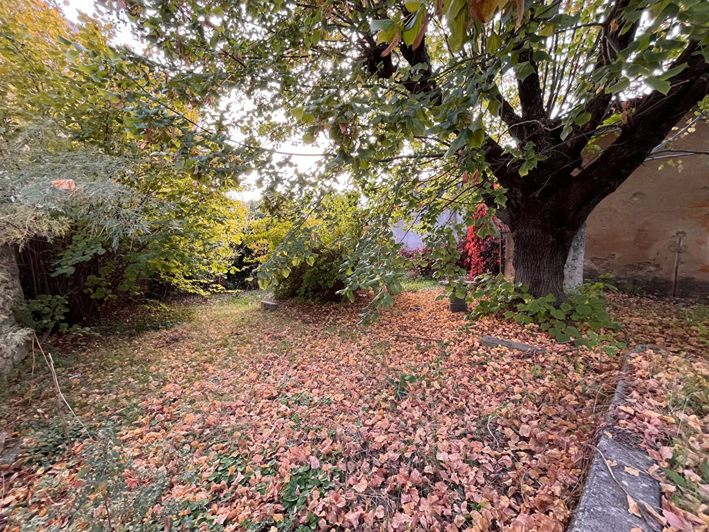 Villa à Apt de 153m² avec grand garage et terrain clos, idéal famille 