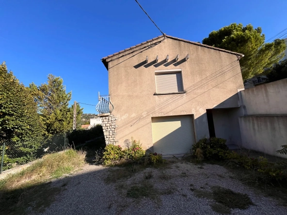 Villa à Apt de 153m² avec garage et terrain arboré, idéale pour famille