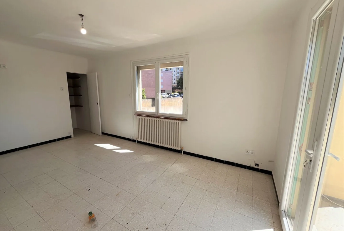 Villa à Apt de 153m² avec garage et terrain arboré, idéale pour famille 