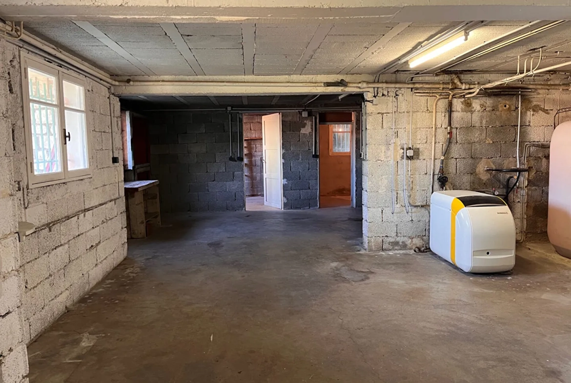 Villa à Apt de 153m² avec garage et terrain arboré, idéale pour famille 