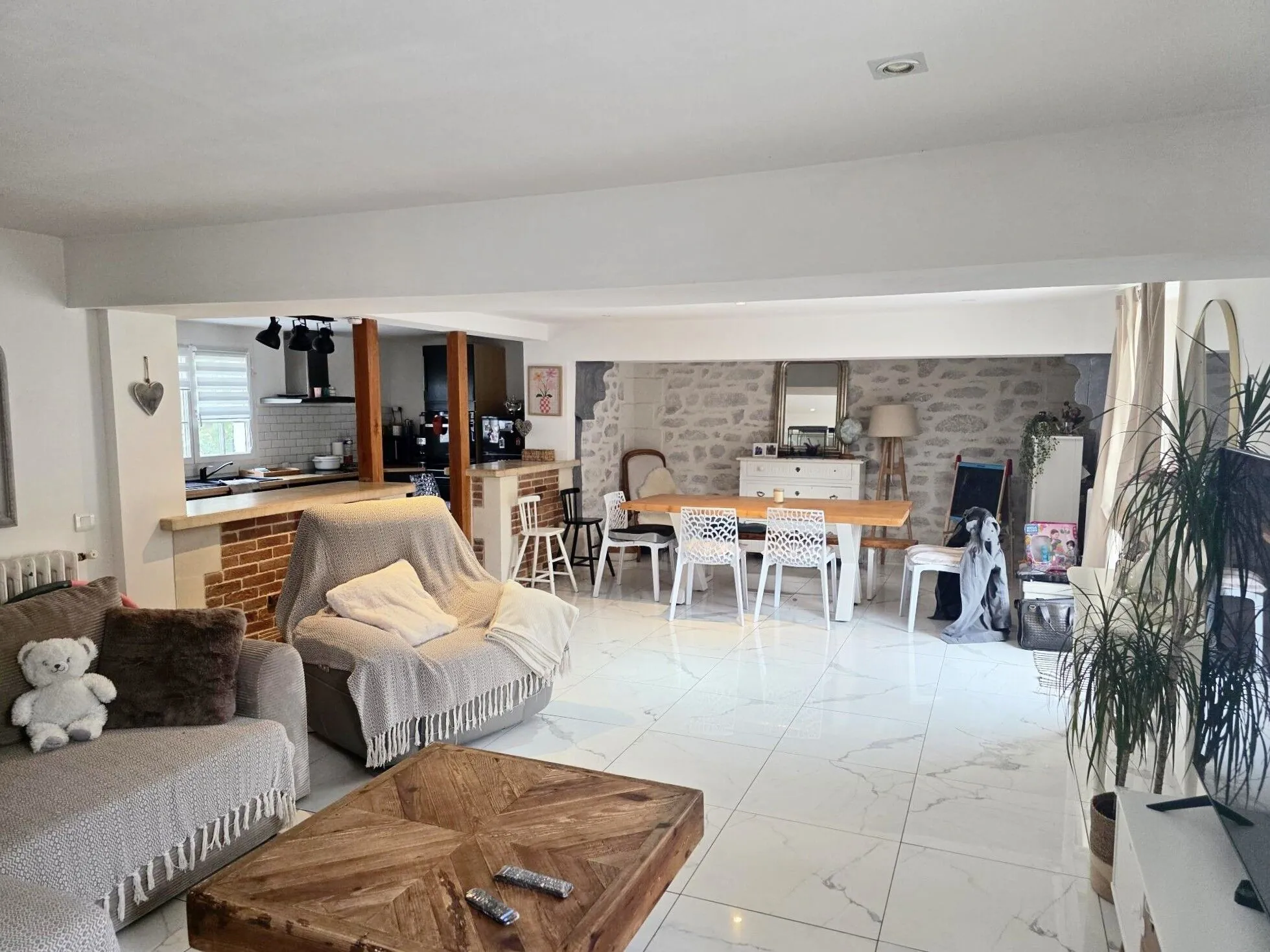 Maison individuelle rénovée de 102 m² avec 3 chambres, proche Fécamp et Goderville 