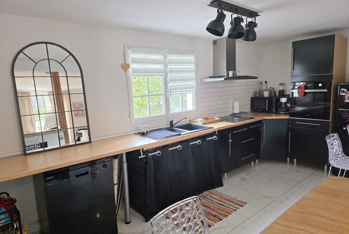 Maison individuelle rénovée de 102 m² avec 3 chambres, proche Fécamp et Goderville 