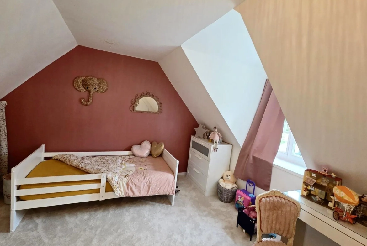 Maison individuelle rénovée de 102 m² avec 3 chambres, proche Fécamp et Goderville 