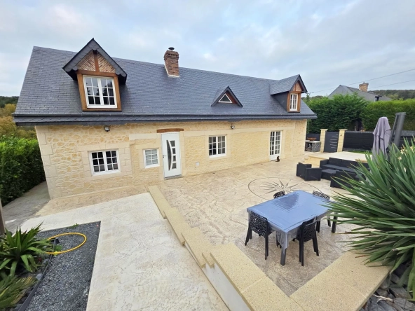 Maison individuelle rénovée de 102 m² avec 3 chambres, proche Fécamp et Goderville