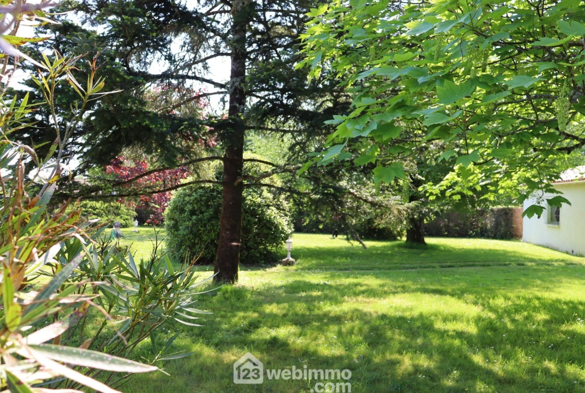 Terrain constructible de 1200 m² à Saint-Hilaire-la-Forêt, proche de l'océan 