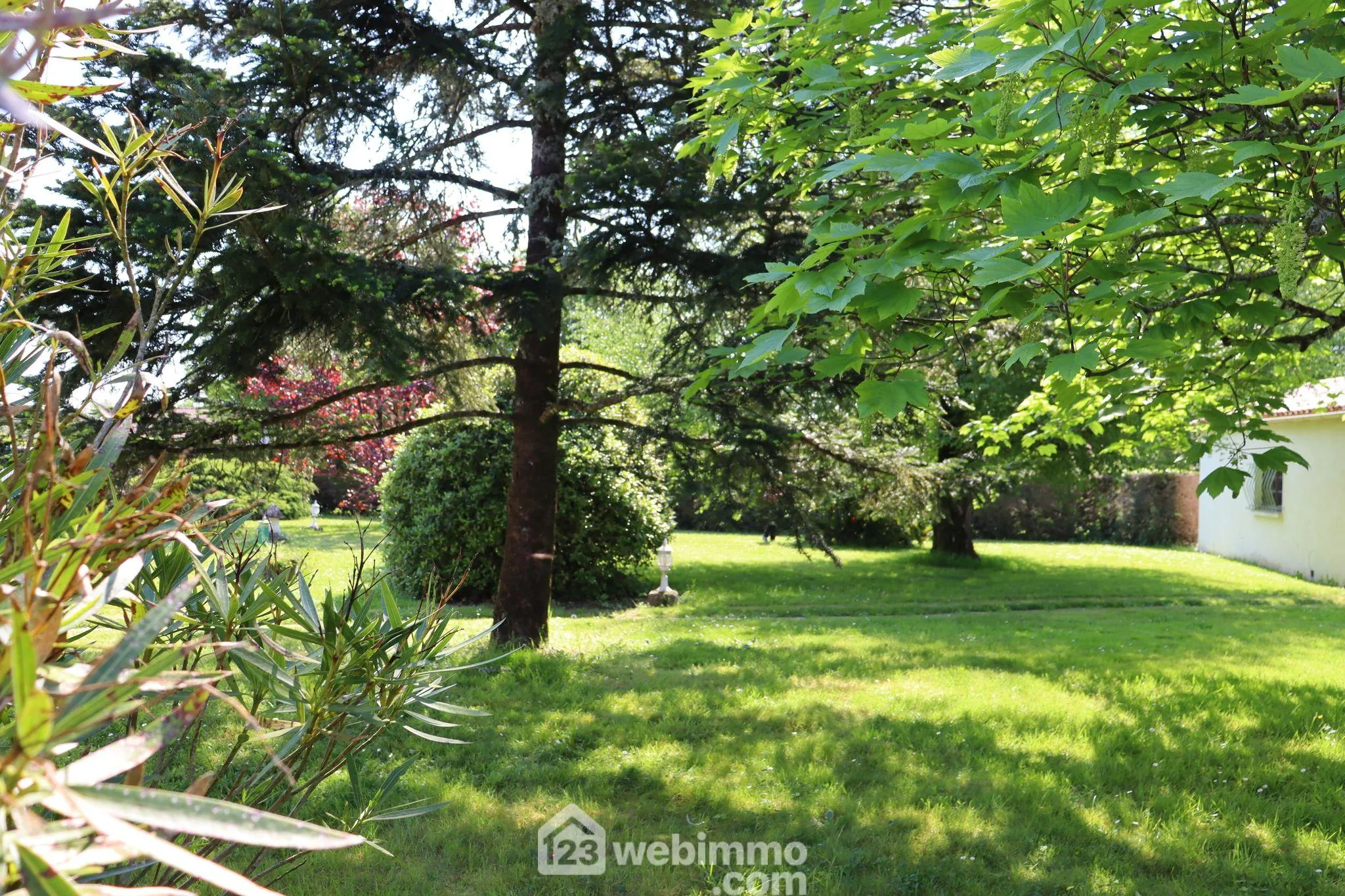 Terrain constructible de 1200 m² à Saint-Hilaire-la-Forêt, proche de l'océan 