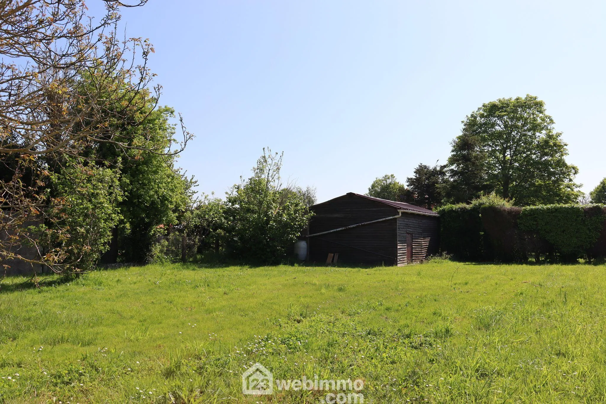 Terrain constructible de 1200 m² à Saint-Hilaire-la-Forêt, proche de l'océan 