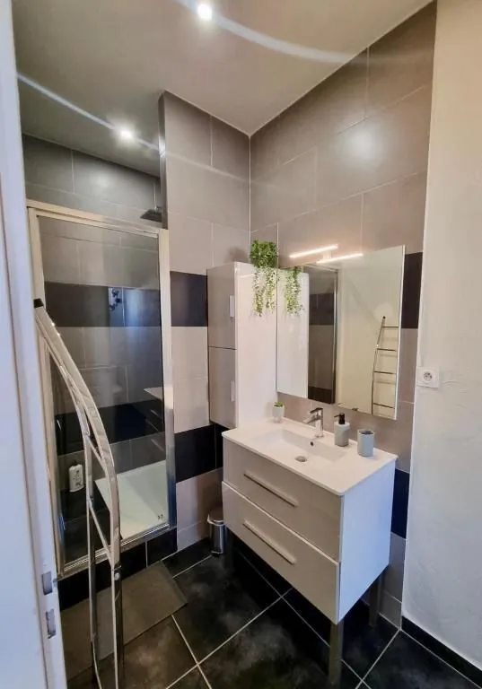 A Vendre : T2 lumineux avec terrasse à Avignon Saint Ruf 