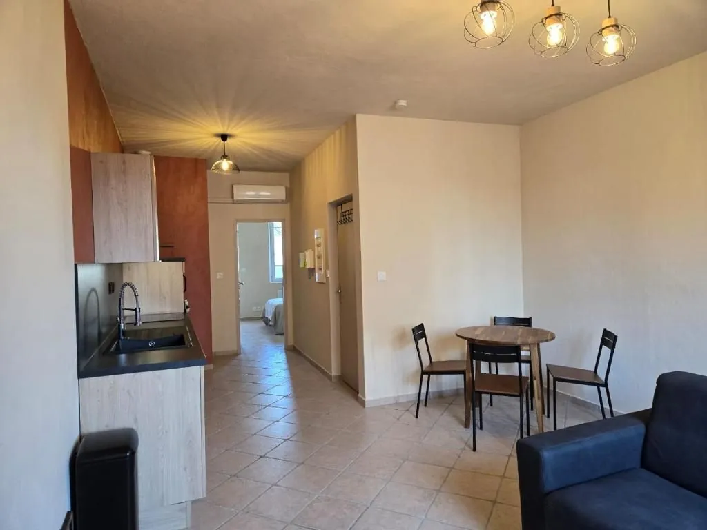 A Vendre : T2 lumineux avec terrasse à Avignon Saint Ruf 