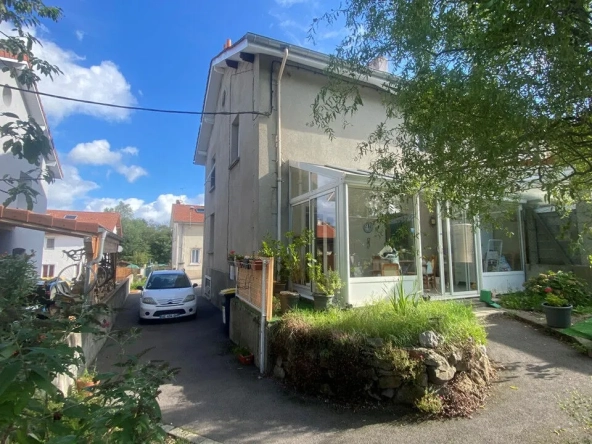 Maison à vendre à Roche La Molière avec 3 chambres et terrain clos