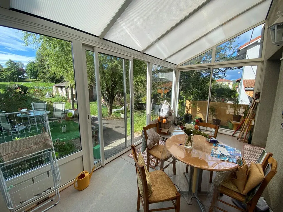 Maison à vendre à Roche La Molière avec 3 chambres et terrain clos 