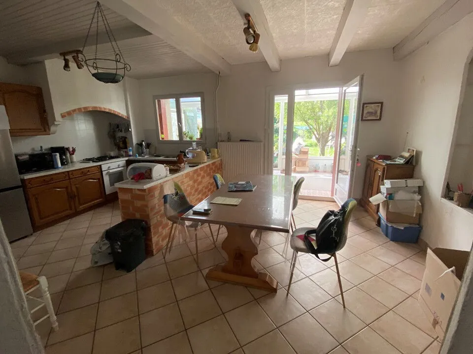 Maison à vendre à Roche La Molière avec 3 chambres et terrain clos 
