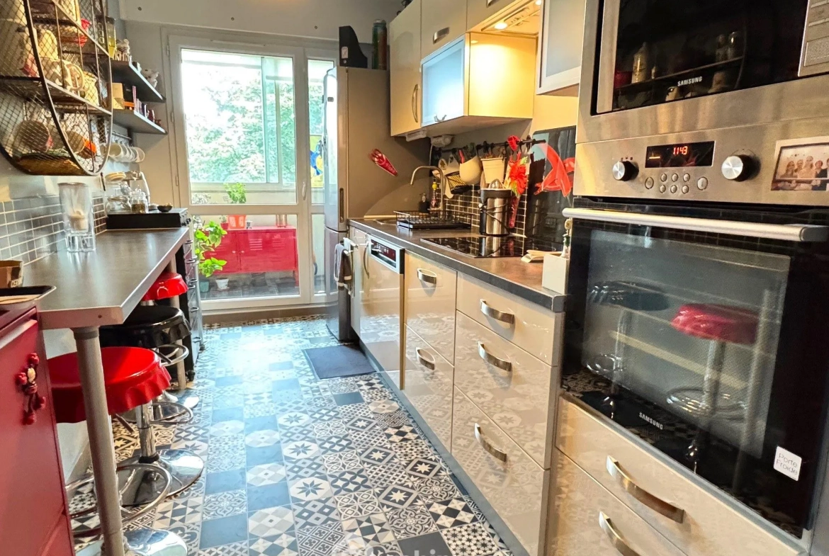 Appartement de 85 m² à Ris-Orangis dans le Domaine de l'Aunette avec loggia et stationnement 