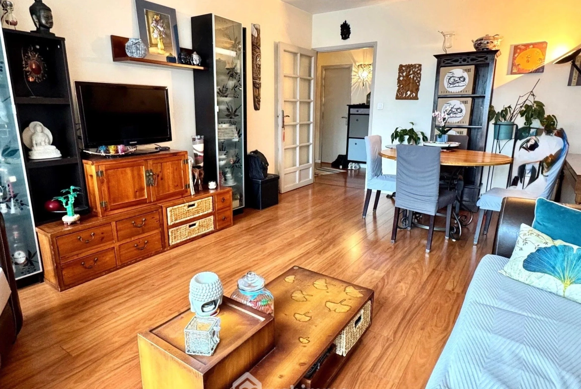 Appartement de 85 m² à Ris-Orangis dans le Domaine de l'Aunette avec loggia et stationnement 