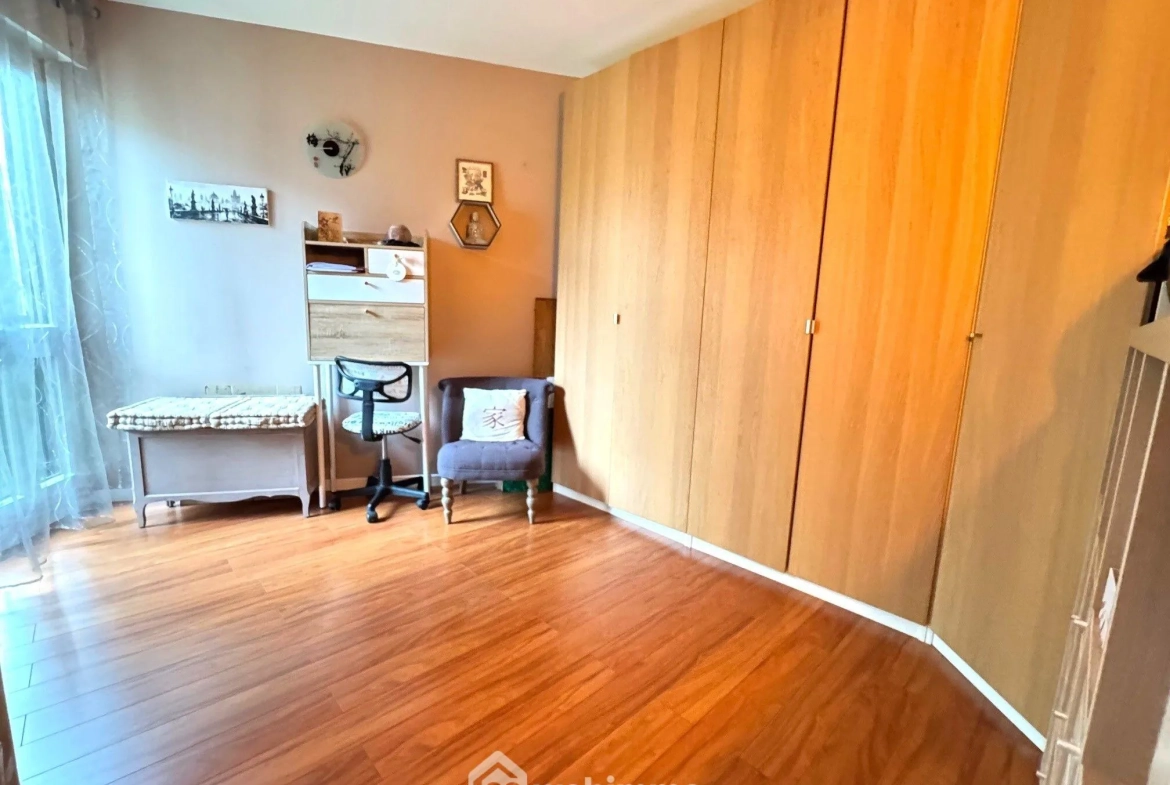 Appartement de 85 m² à Ris-Orangis dans le Domaine de l'Aunette avec loggia et stationnement 