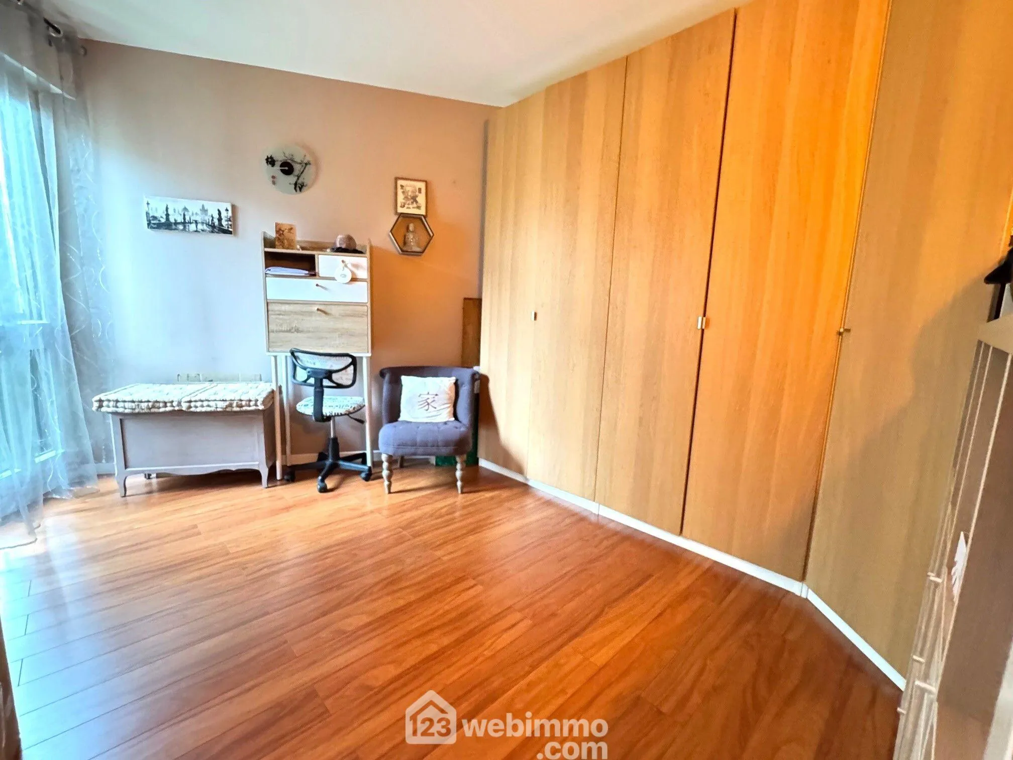 Appartement de 85 m² à Ris-Orangis dans le Domaine de l'Aunette avec loggia et stationnement 