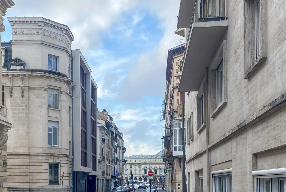 Appartement T2 de 60 m² au cœur de Bayonne avec balcon et cave 