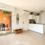 Appartement rénové de 36m² avec terrasse et parking à Sainte-Maxime