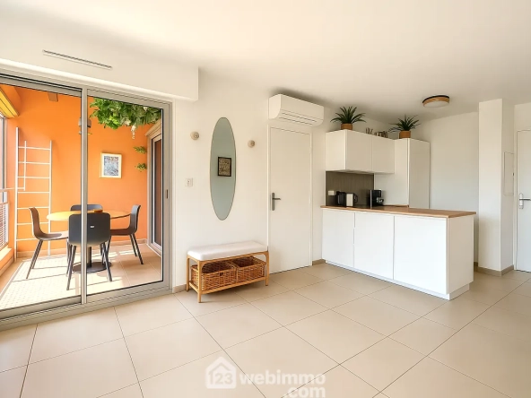 Appartement rénové de 36m² avec terrasse et parking à Sainte-Maxime