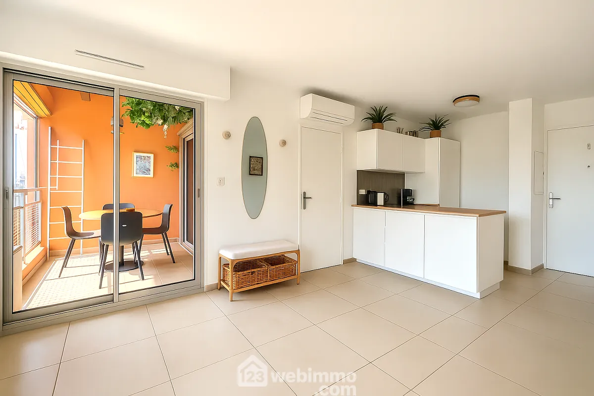 Appartement rénové de 36m² avec terrasse et parking à Sainte-Maxime 