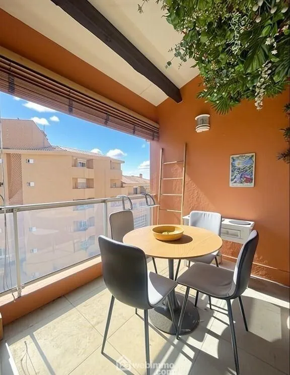 Appartement rénové de 36m² avec terrasse et parking à Sainte-Maxime 