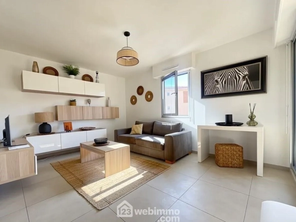 Appartement lumineux de 36 m² à Sainte-Maxime avec terrasse, parking et cave
