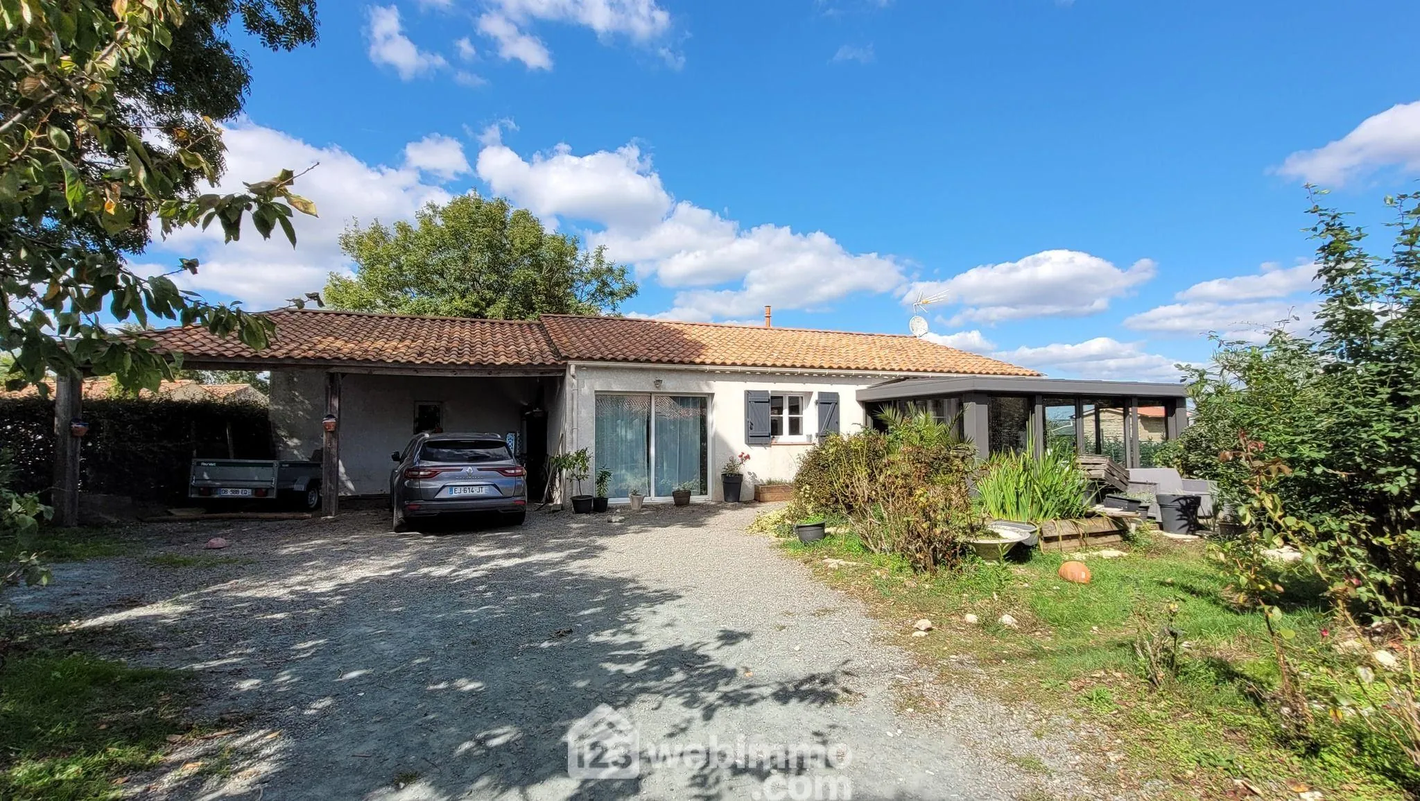 Maison avec piscine à La Jonchère de 123m², terrain 800m², à vendre 