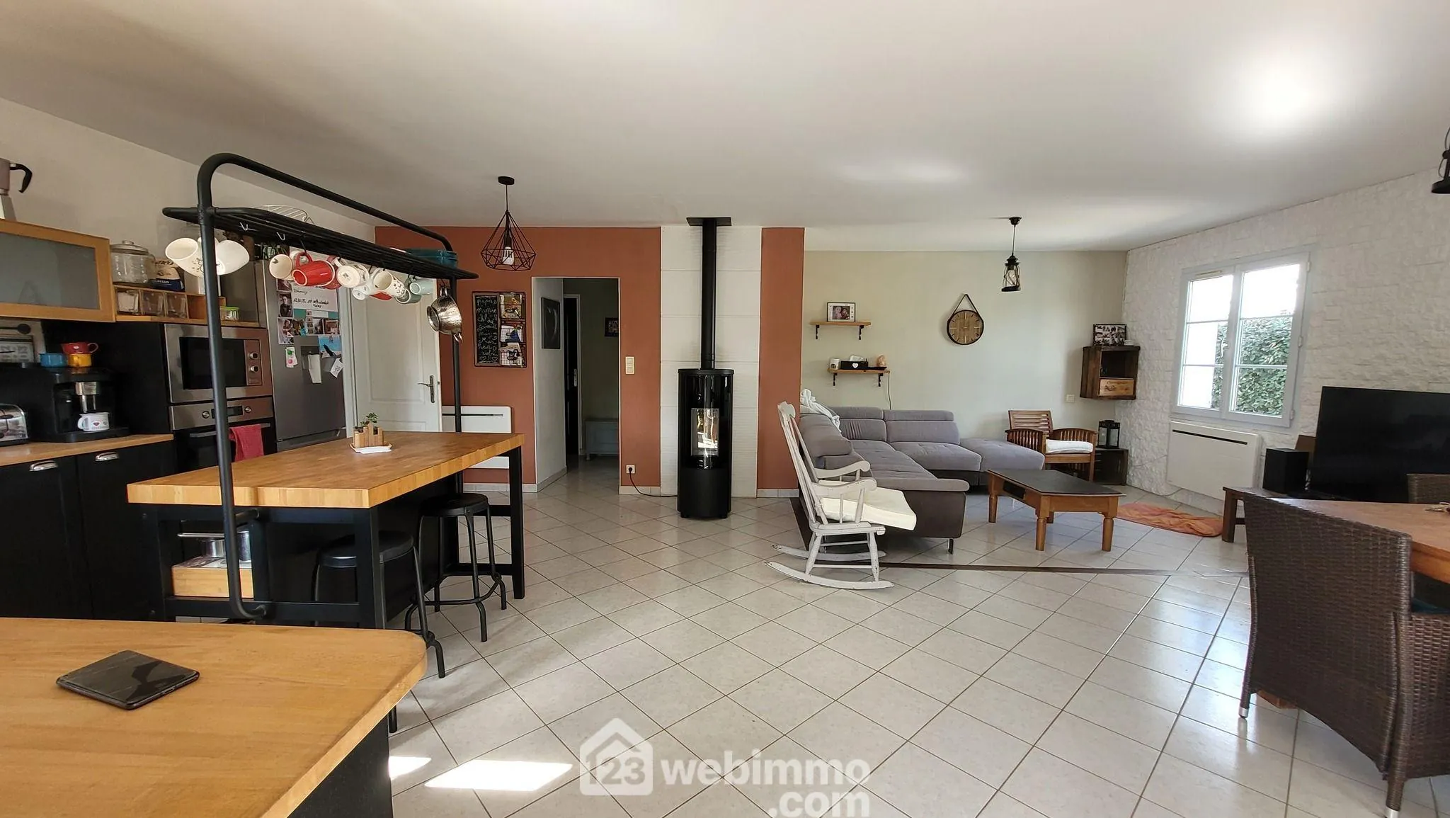 Maison avec piscine à La Jonchère de 123m², terrain 800m², à vendre 