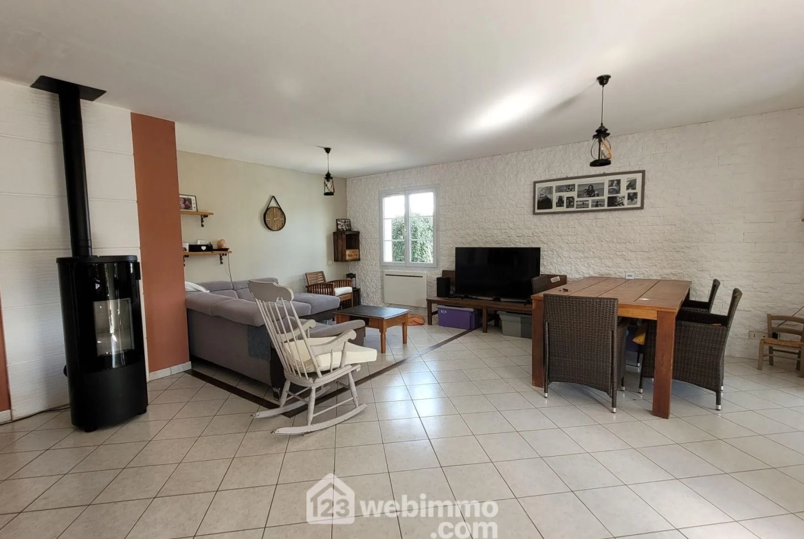 Maison avec piscine à La Jonchère de 123m², terrain 800m², à vendre 