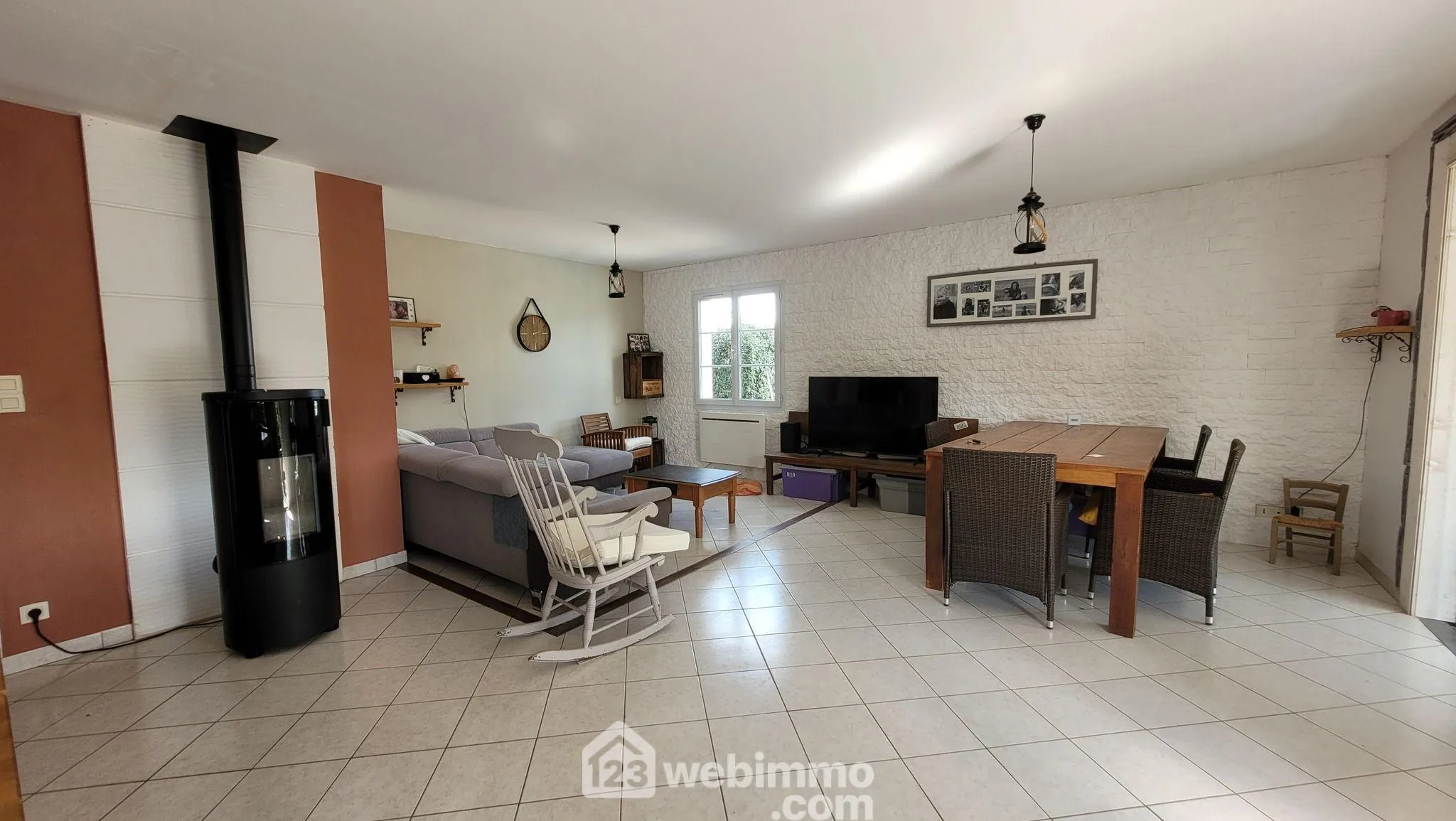 Maison avec piscine à La Jonchère de 123m², terrain 800m², à vendre 