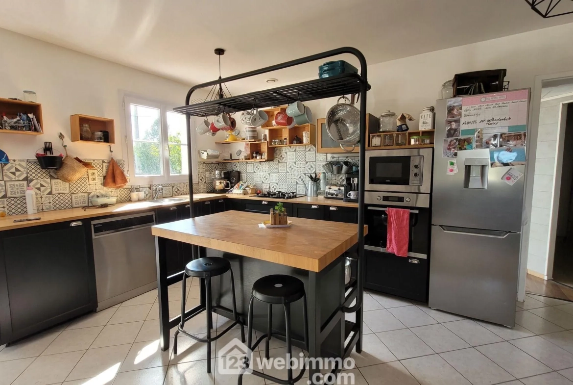 Maison avec piscine à La Jonchère de 123m², terrain 800m², à vendre 
