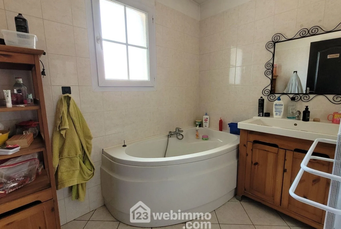 Maison avec piscine à La Jonchère de 123m², terrain 800m², à vendre 