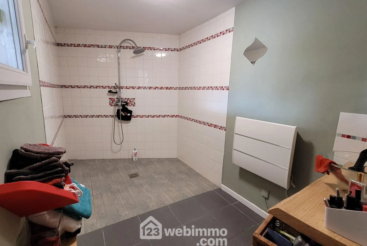 Maison avec piscine à La Jonchère de 123m², terrain 800m², à vendre 