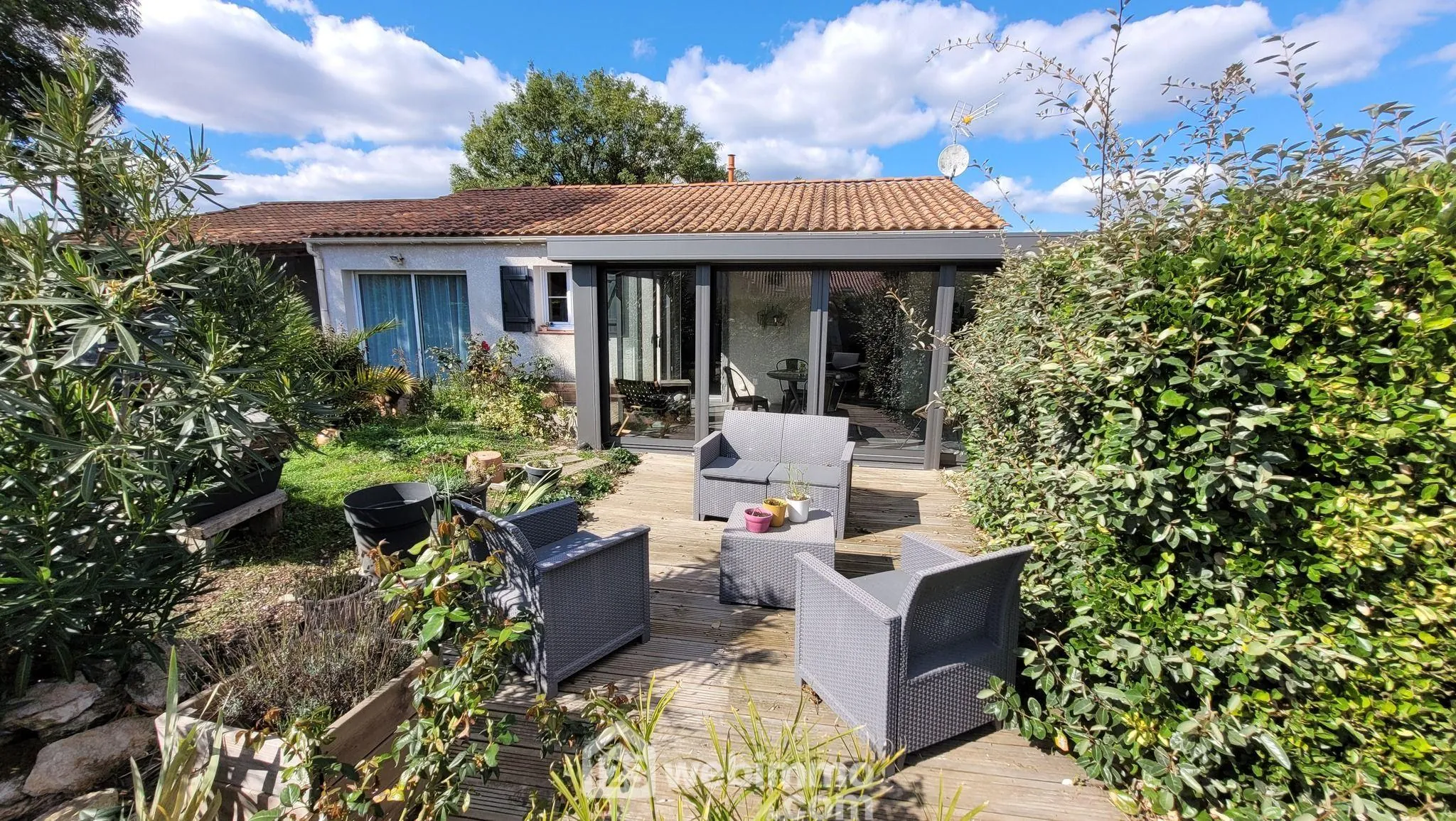 Maison avec piscine à La Jonchère de 123m², terrain 800m², à vendre 