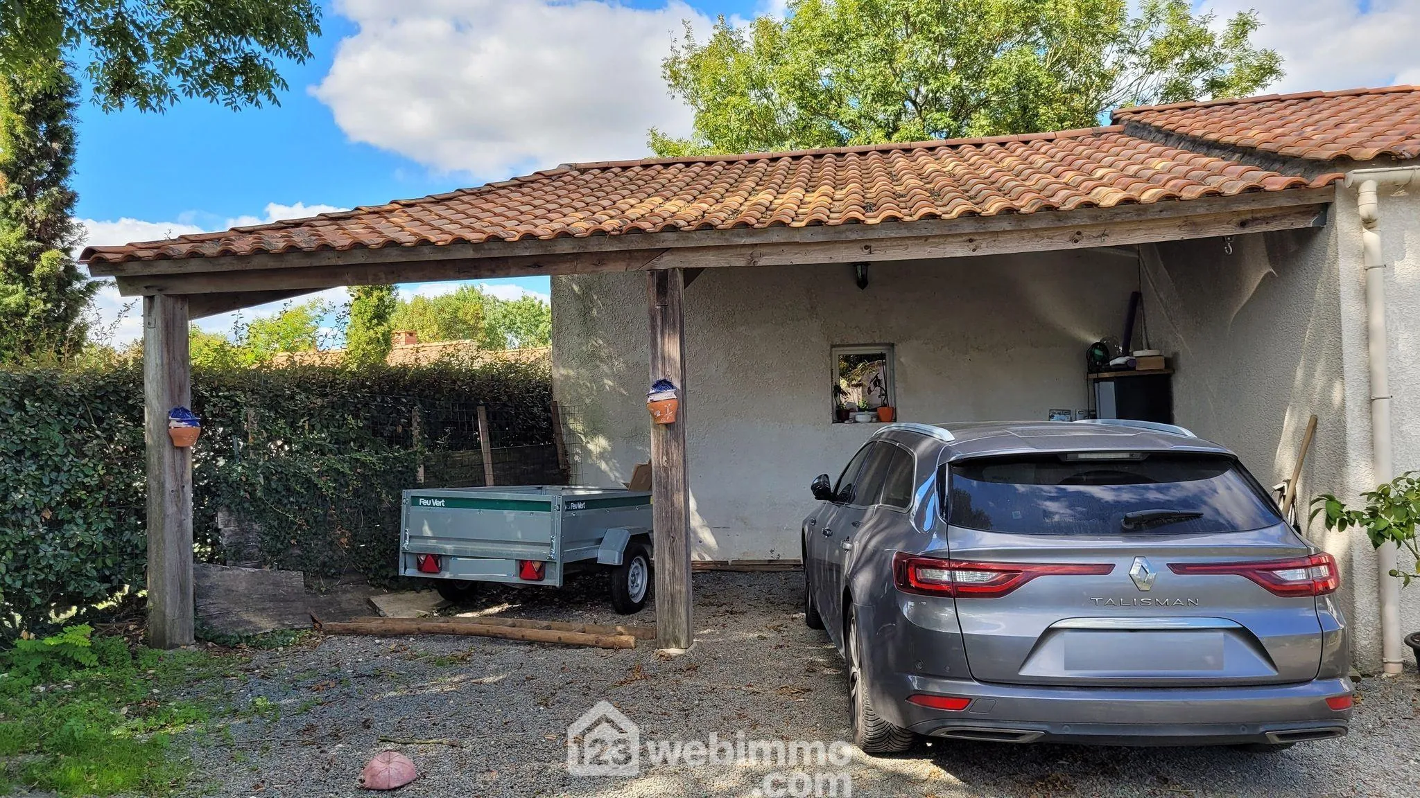 Maison avec piscine à La Jonchère de 123m², terrain 800m², à vendre 