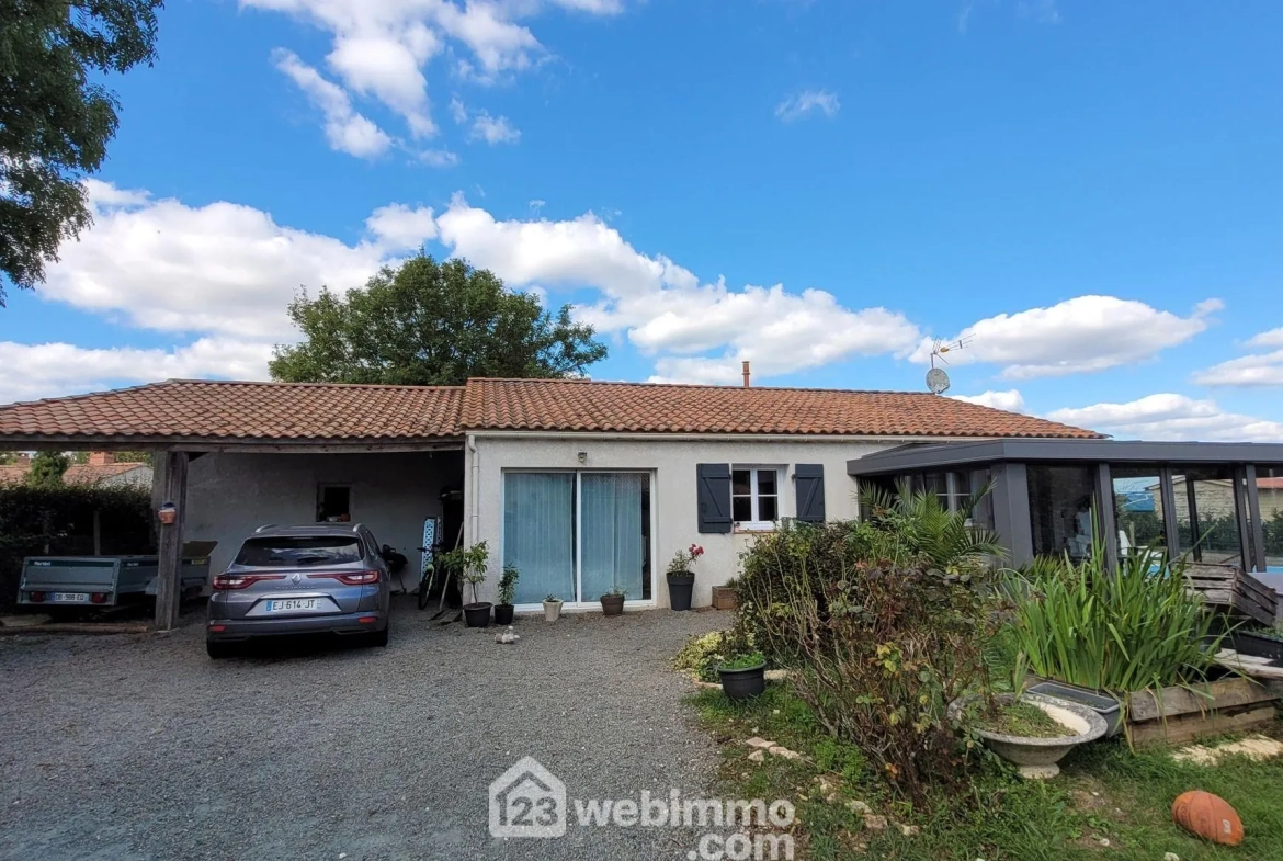 Maison avec piscine à La Jonchère de 123m², terrain 800m², à vendre 