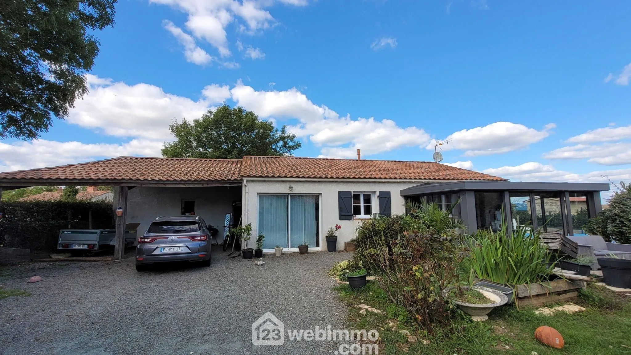 Maison avec piscine à La Jonchère de 123m², terrain 800m², à vendre 