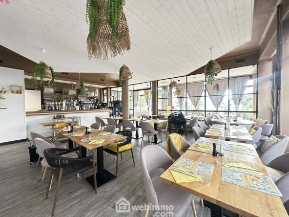 Fonds de commerce restaurant à Laon 114 m² with terrasse et clientèle fidèle
