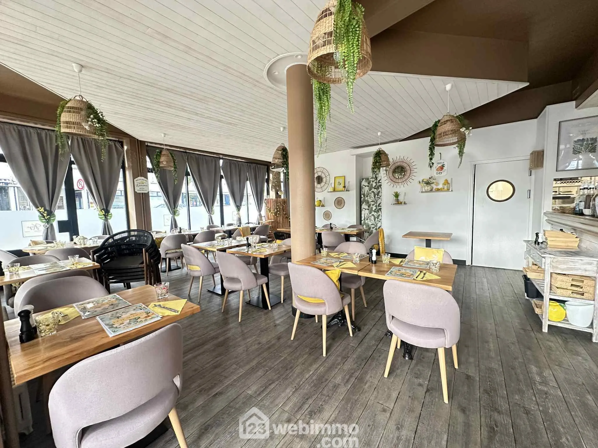 Fonds de commerce restaurant à Laon 114 m² with terrasse et clientèle fidèle 