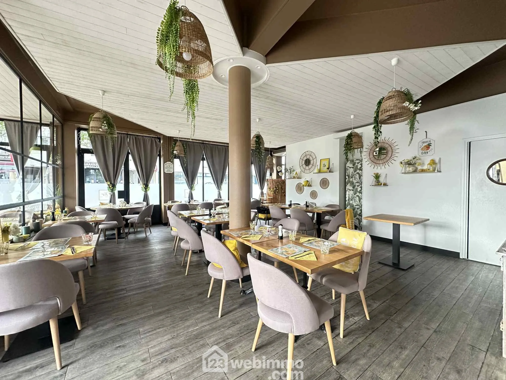 Fonds de commerce restaurant à Laon 114 m² with terrasse et clientèle fidèle 